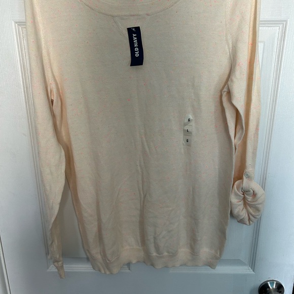 Beautiful lightweight sweater from Old Navy size large - Picture 5 of 9
